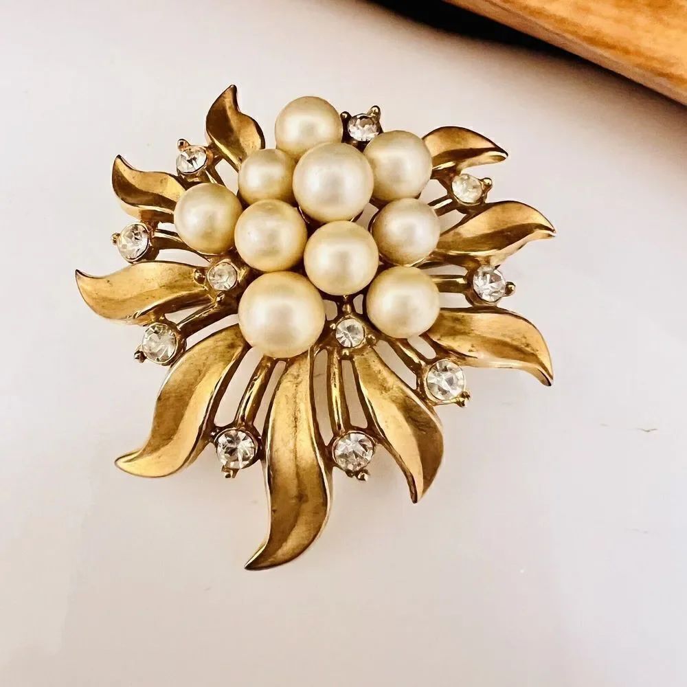 Vintage Crown Trifari Brooch Gold T Faux Pearls Rhinestones Flower Floral 4445